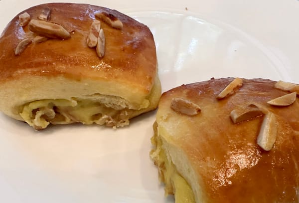 Brioche with Almonds (Brioche aux Amandes)